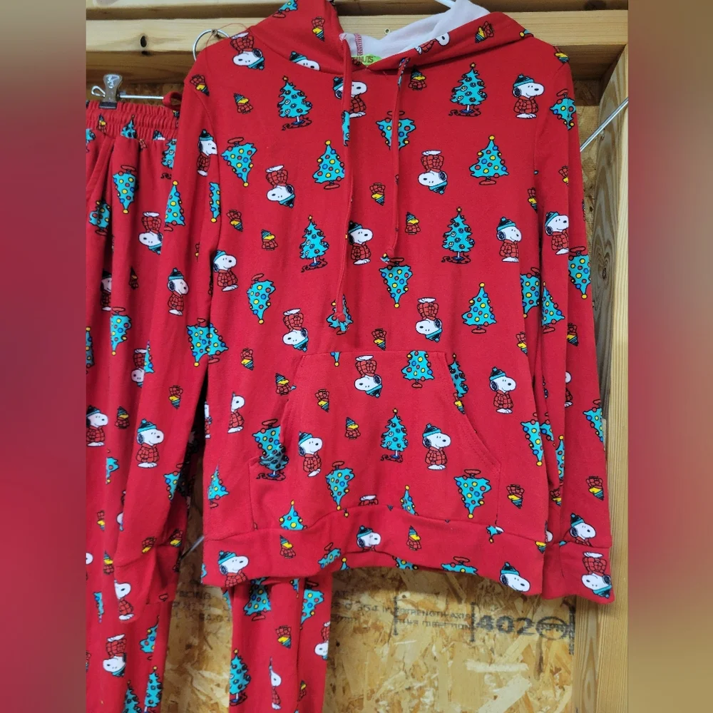 Peanuts NWT‎ 2PC Snoopy Christmas Hoodie & Pants Womans Size Small
